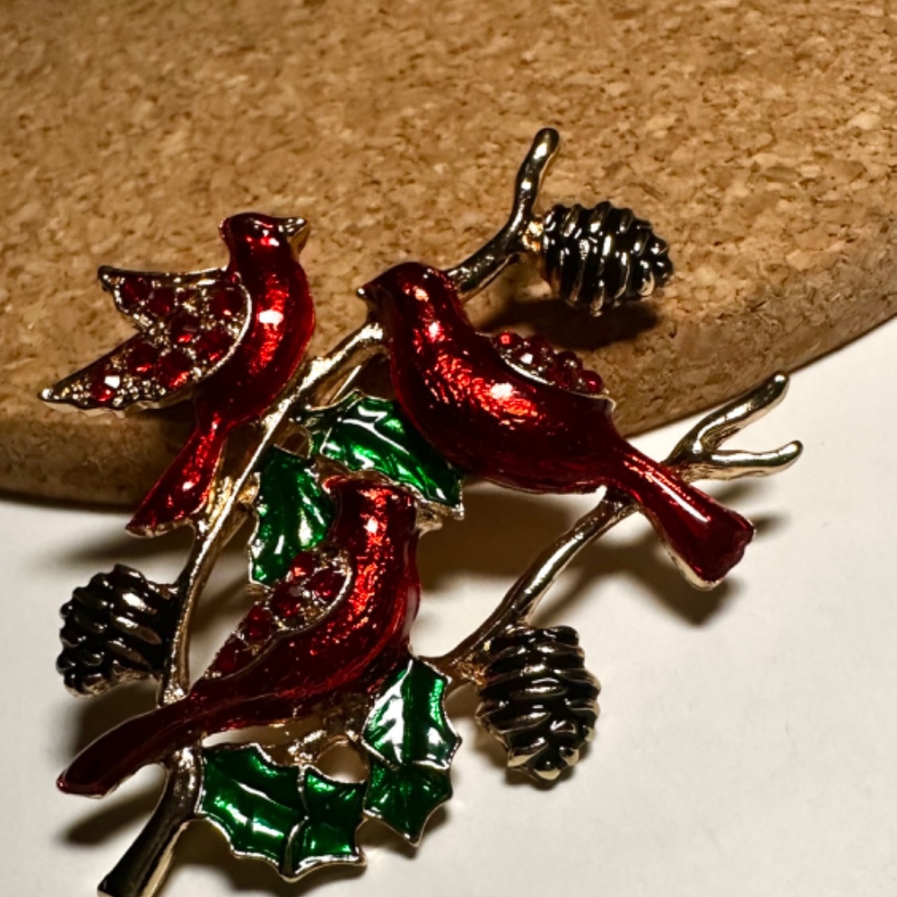 Three Cardinal Brooch - Picture 2 of 3